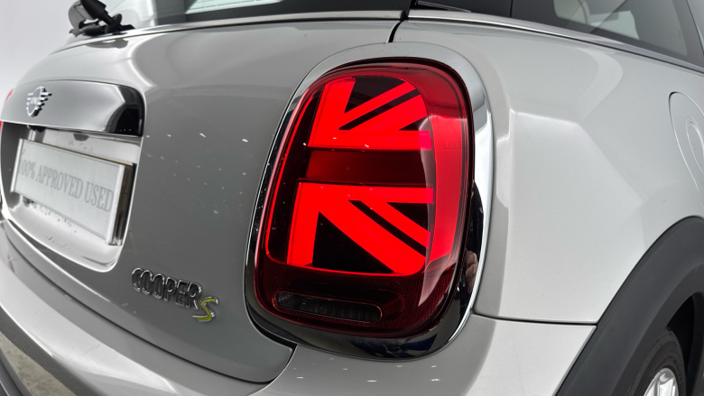 MINI Hatchback 135kW Cooper S Level 3 33kWh 3dr Auto Electric Hatchback